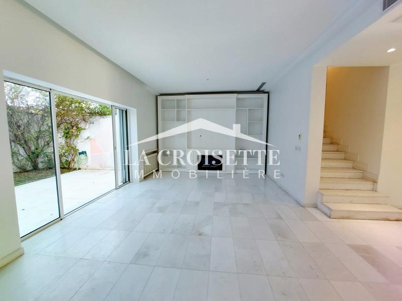 Triplex S+4 avec piscine à Gammarth